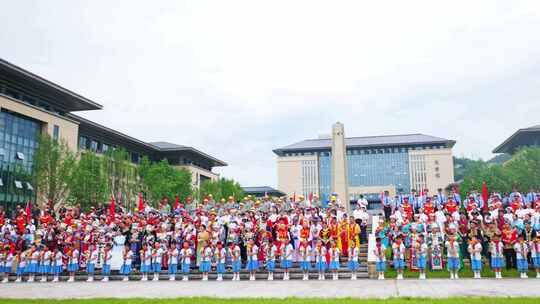 合集五十六个民族团结一家亲奔跑飞舞国旗