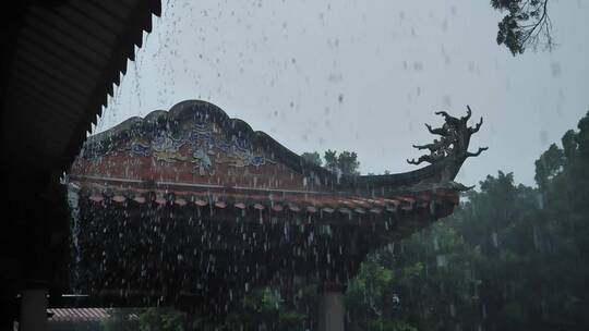 泉州开元寺屋檐雨景雨天雨滴宗教