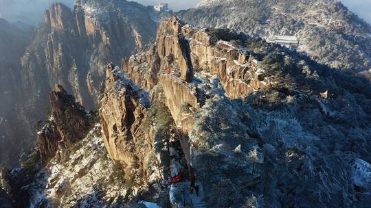 航拍黄山飞来石西海大峡谷雪景