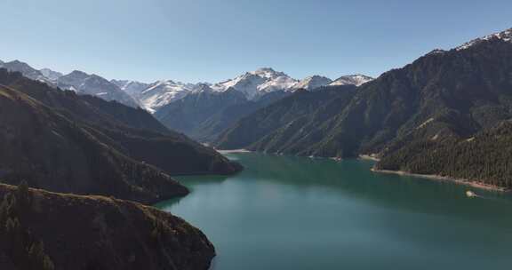 天山天池秋景航拍