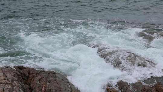 深圳海岸线-大梅沙礁石风起浪涌