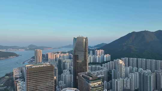 航拍香港维多利亚港城市天际线万里无云风景