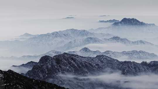 洛阳白云山山峦叠嶂云雾缭绕