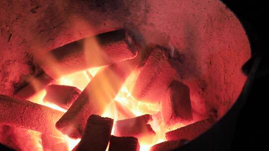 古老的碳火烤火
