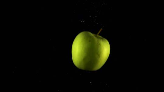 水果苹果青苹果入水慢动作