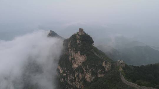 航拍雨后的北京密云司马台长城云海