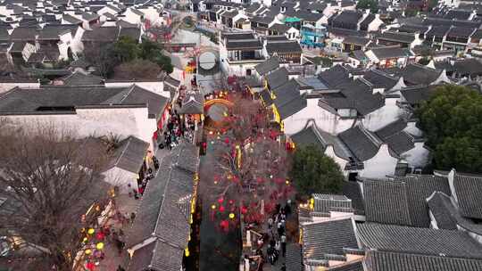 无锡惠山古镇人头攒动的白天热闹场景