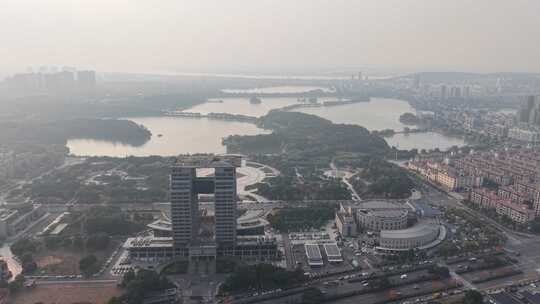 铜陵城市建设高空视角下的湖景与建筑景观