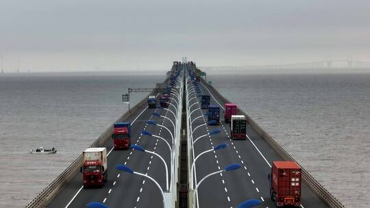 航拍跨海大桥希望道路港口交通运输