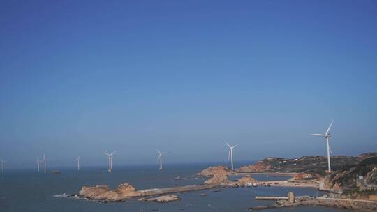 海边沙滩海水浪花拍打美丽海岸线黄昏日落