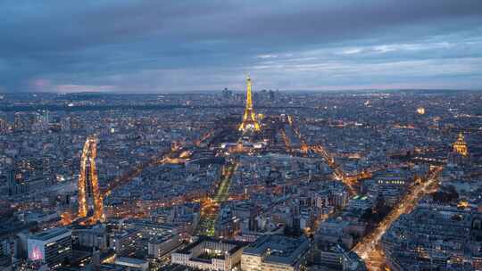 法国巴黎埃菲尔铁塔蓝天白云