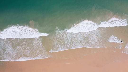 航拍海滨沙滩海浪-广东阳江海陵岛十里银滩