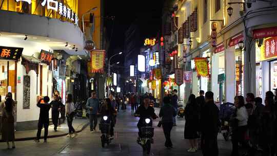 潮州人文牌坊街夜景骑楼街道老街商业街景点