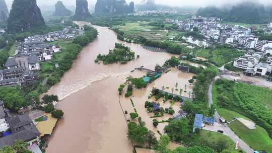 桂林阳朔暴雨漓江遇龙河河水暴涨