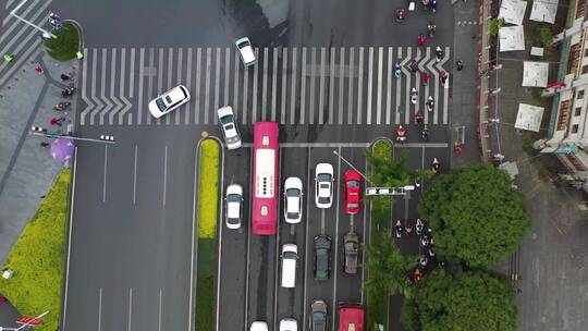 红绿灯 路口车流 车辆穿梭视频素材模板下载