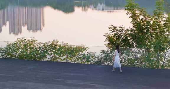 湖畔诗意自然白衣美女生活场景