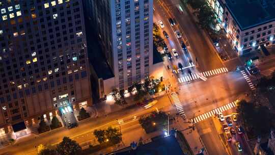 城市十字路口的夜间交通延时