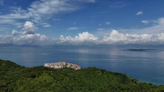 航拍深圳晴天下湛蓝大海