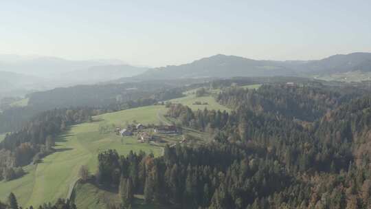 秋天的巴伐利亚乡村|4K

D-LOG-完美的颜色分级！

23.976fps

一览无余的景色