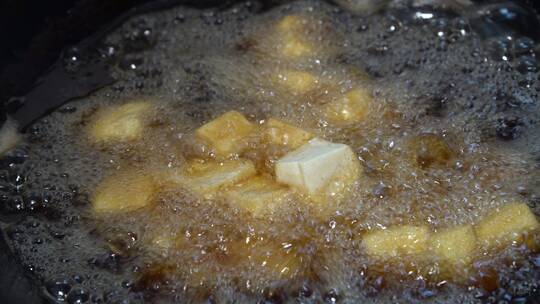 传统食品油豆腐制作过程油豆腐