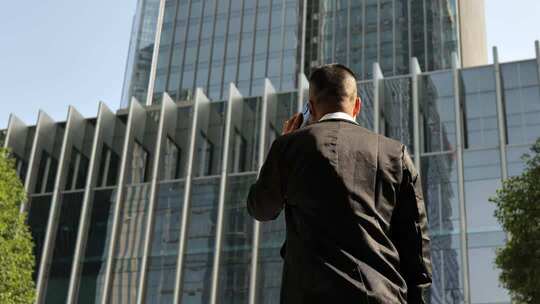 商务写字楼男子打电话背影求职工作