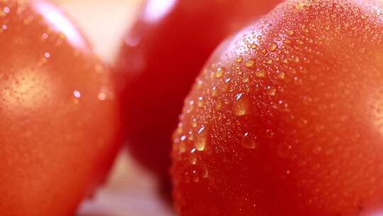 水盆清洗浸泡西红柿 (2)