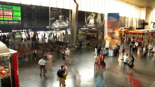 罗马中央火车站乘客的延时拍摄