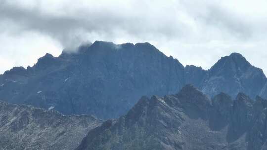 四川阿坝黑水县雅克夏雪山风光