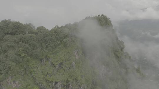 云里的大山