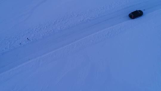 新疆阿勒泰雪山红色夕阳下的村落