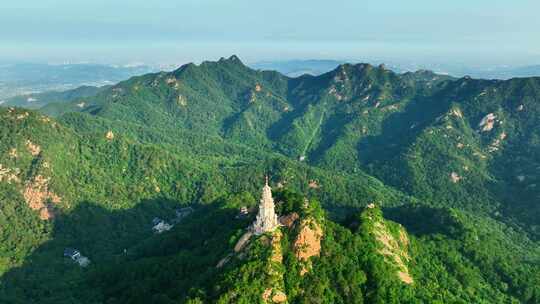 航拍绿色千山和大佛寺塔