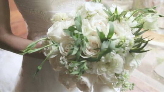 新娘在婚礼上携带的花束视频素材模板下载