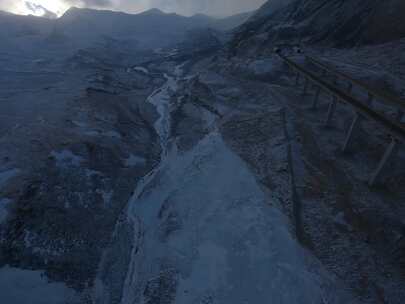 fpv穿越机航拍冬季阿尼玛卿山冰川雪山