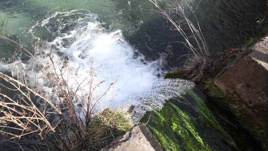 水面波纹近景