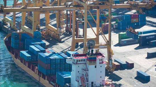 港口搬运的集装箱视频素材模板下载