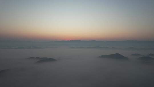 水墨画山川清晨迷雾日出云海航拍