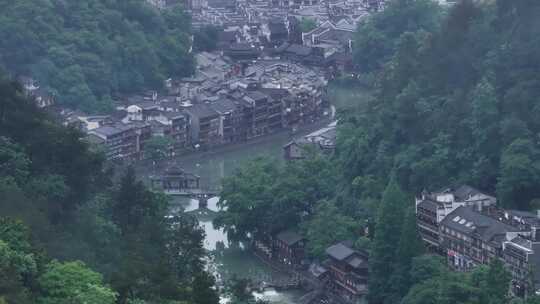 4k湖南湘西凤凰古城烟雨航拍