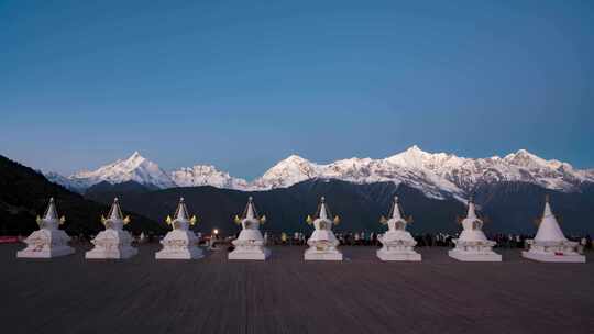 梅里雪山日照金山