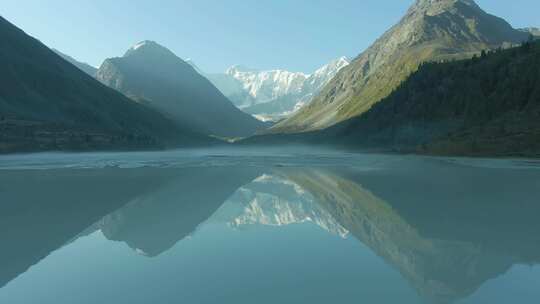 美丽的山湖风景大自然湖泊水库