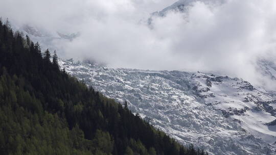 冰雪覆盖的法国勃朗峰景观视频素材模板下载