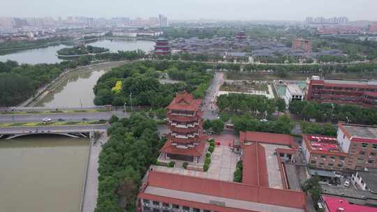 古色古香的多层塔楼及周边建筑全景