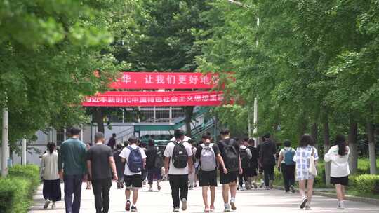 大学学校上下课放学人流学生校园生活3