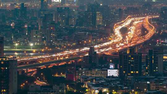 繁华的都市车流夜景