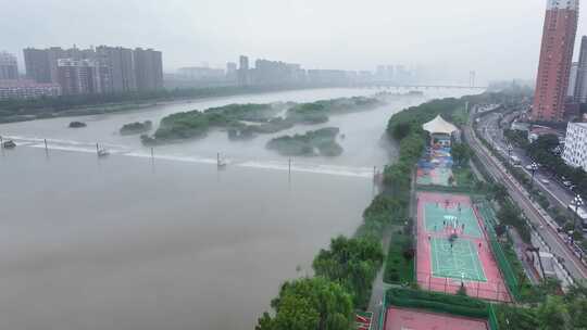 城市清晨雾朦胧，自然风景生态环境