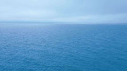 航拍蔚蓝海洋大海海水
