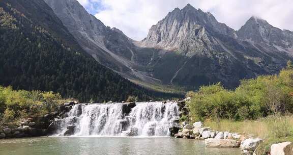 四川阿坝州毕棚沟盘羊湖瀑布慢镜头
