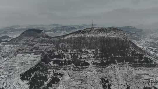 航拍雪后山区乡村宛如水墨画