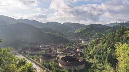 夏日清晨河坑土楼群的航拍景观