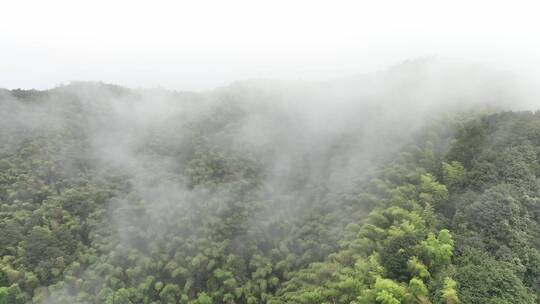 清晨云层汹涌