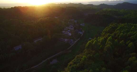 夏季四川乐山山区丘陵村庄农田日落美景